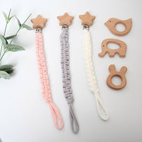 Attache sucette étoile macramé