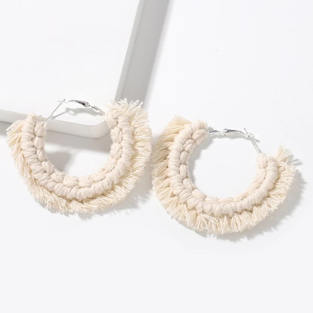 Boucle d'oreille bohème macramé beige
