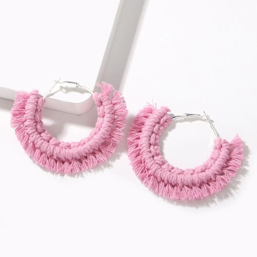 Boucle d'oreille bohème macramé rose