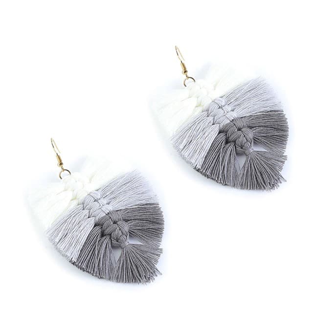 Boucle d'oreille feuille macramé gris