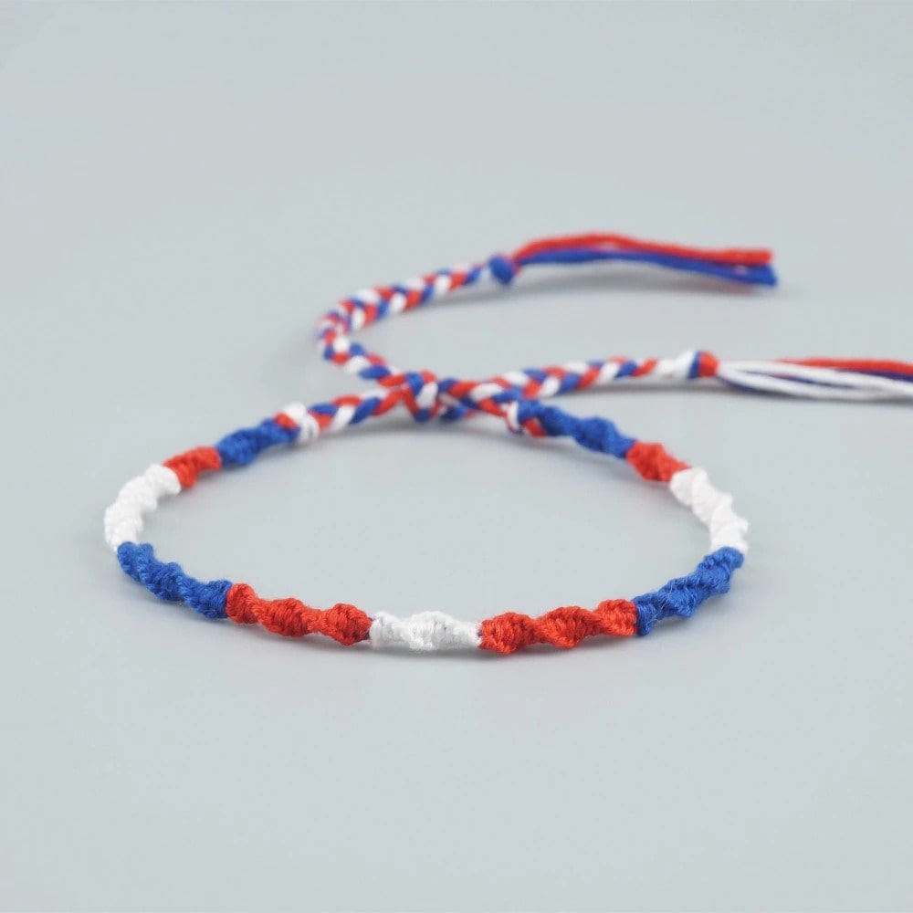 Bracelet macramé torsadé rouge et bleu