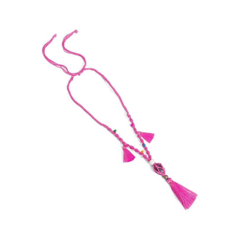 collier en macramé avec perles rose