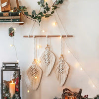 Macramé mural plume