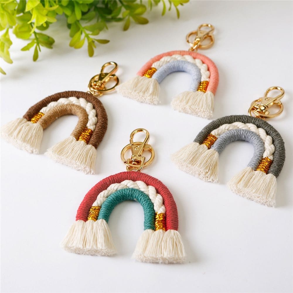 Porte clé arc en ciel macramé