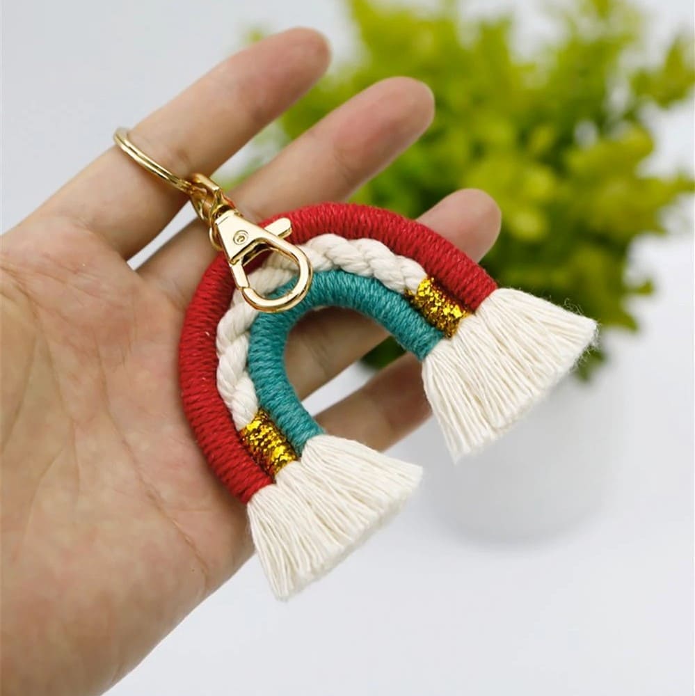 Porte clé arc en ciel macramé