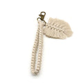 Porte clé macramé plume beige