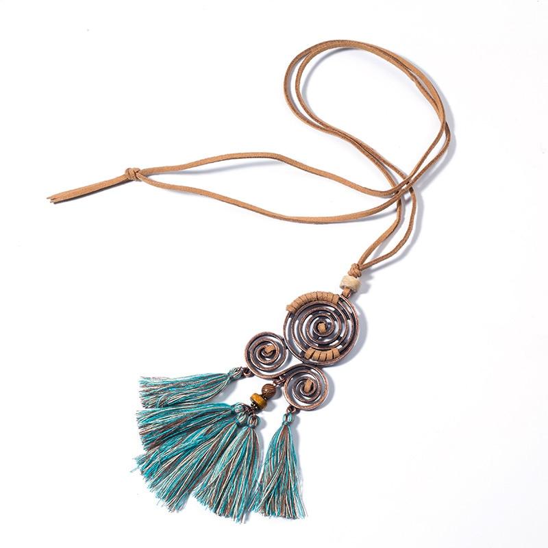 Collier spirale en macramé bleu