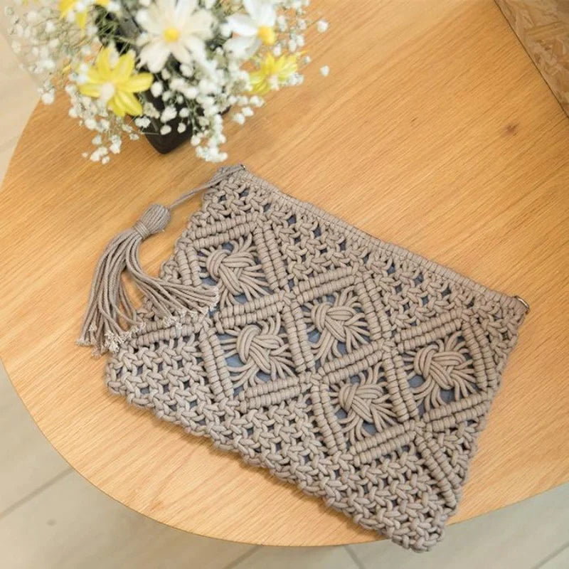 pochette en macramé taupe